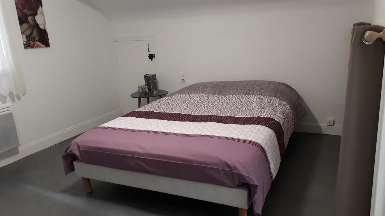 La Pivoine, Un Logement 2 Pieces En Centre Bourg Eguzon-Chantome Exterior photo