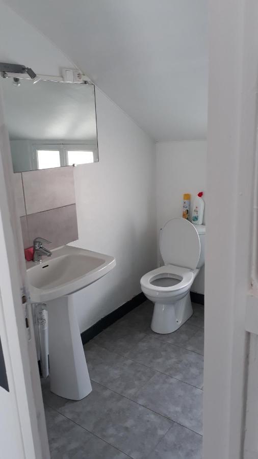 La Pivoine, Un Logement 2 Pieces En Centre Bourg Eguzon-Chantome Exterior photo
